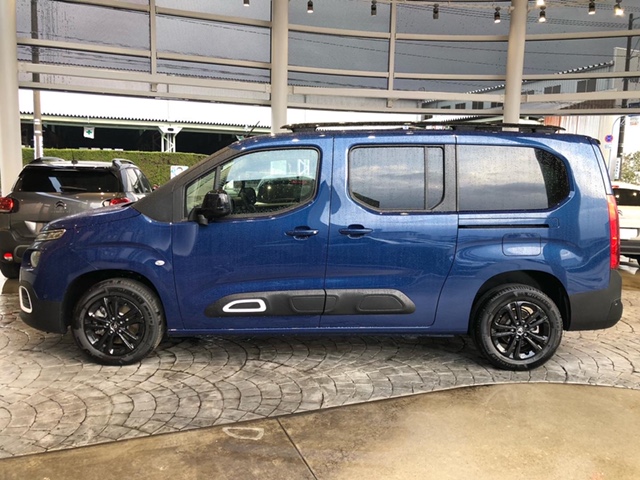 BERLINGO LONG　雨に打たれる。