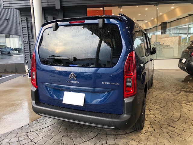 BERLINGO LONG　雨に打たれる。