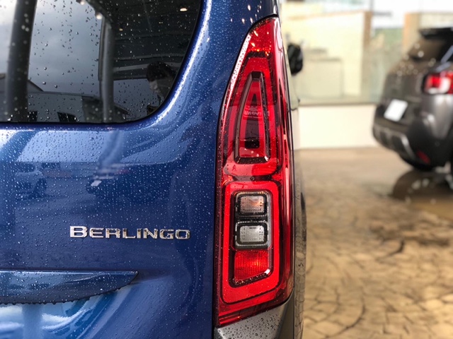 BERLINGO LONG　雨に打たれる。