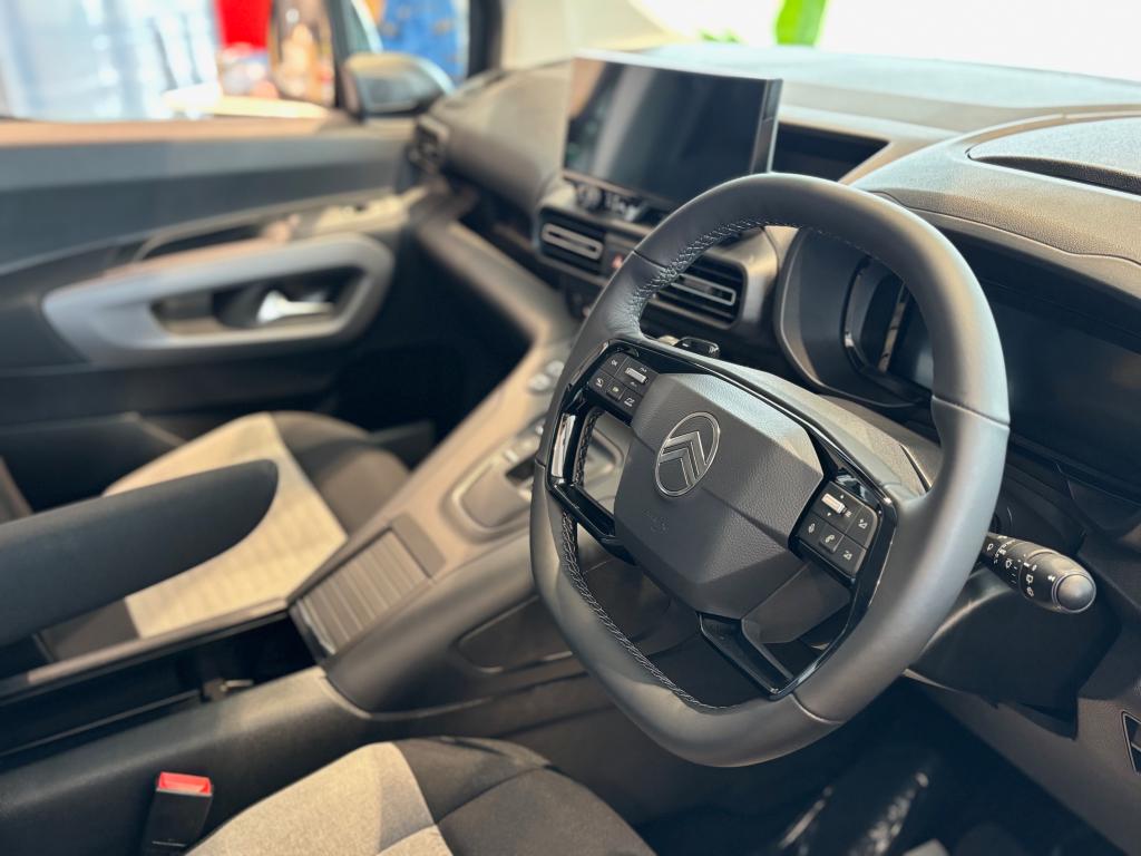 BERLINGO　LONG　家族の笑顔を作る車